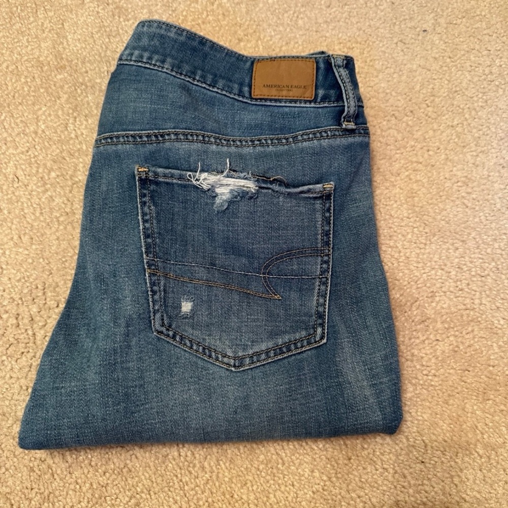 American Eagle Tomgirl Ripped Jeans Size 8 Regular